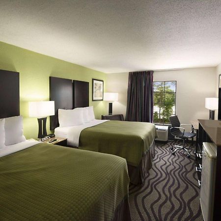 Days Inn By Wyndham Rome Downtown Exterior photo